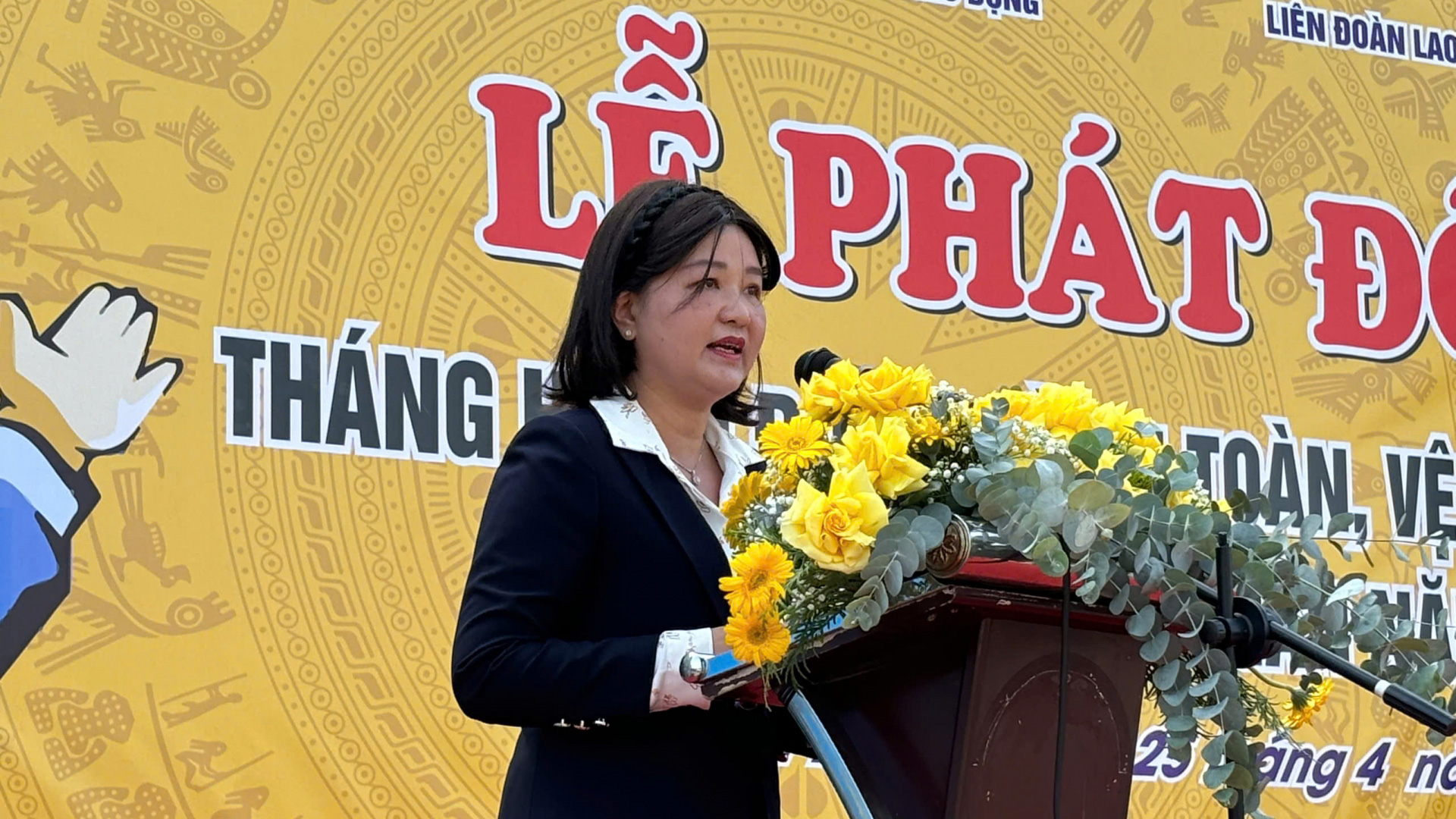 Ms. Le Thi Theu - Deputy Director of Lam Dong Department of Home Affairs spoke at the launching ceremony.