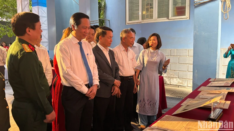 นิทรรศการ 100 ปี การปฏิวัติวงการหนังสือพิมพ์เวียดนามในกวางตรี ภาพที่ 2