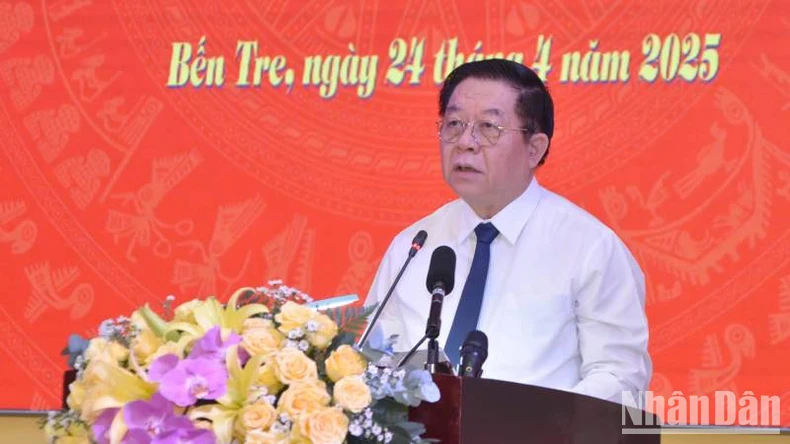 Ben Tre feiert 50 Jahre Südbefreiung und Nationalen Wiedervereinigungstag Foto 1