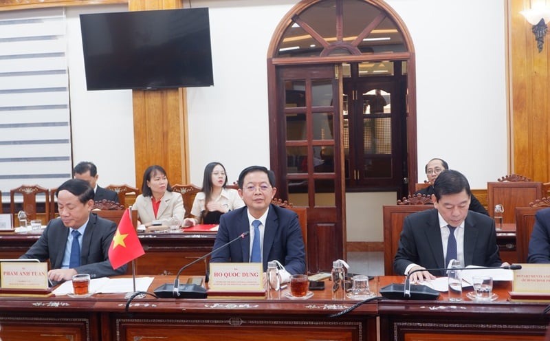 Binh Dinh Provincial Party Secretary Ho Quoc Dung spoke at the signing ceremony.