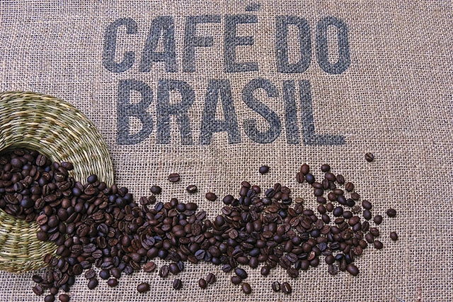 nhung-mon-qua-luu-niem-de-thuong-du-khach-thuong-lua-chon-khi-du-lich-brazil-4.webp