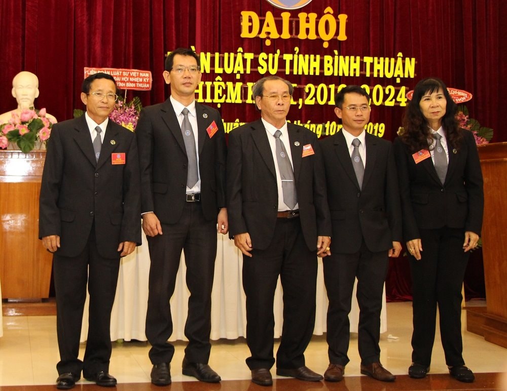 មេធាវី-រូបភាព.jpg