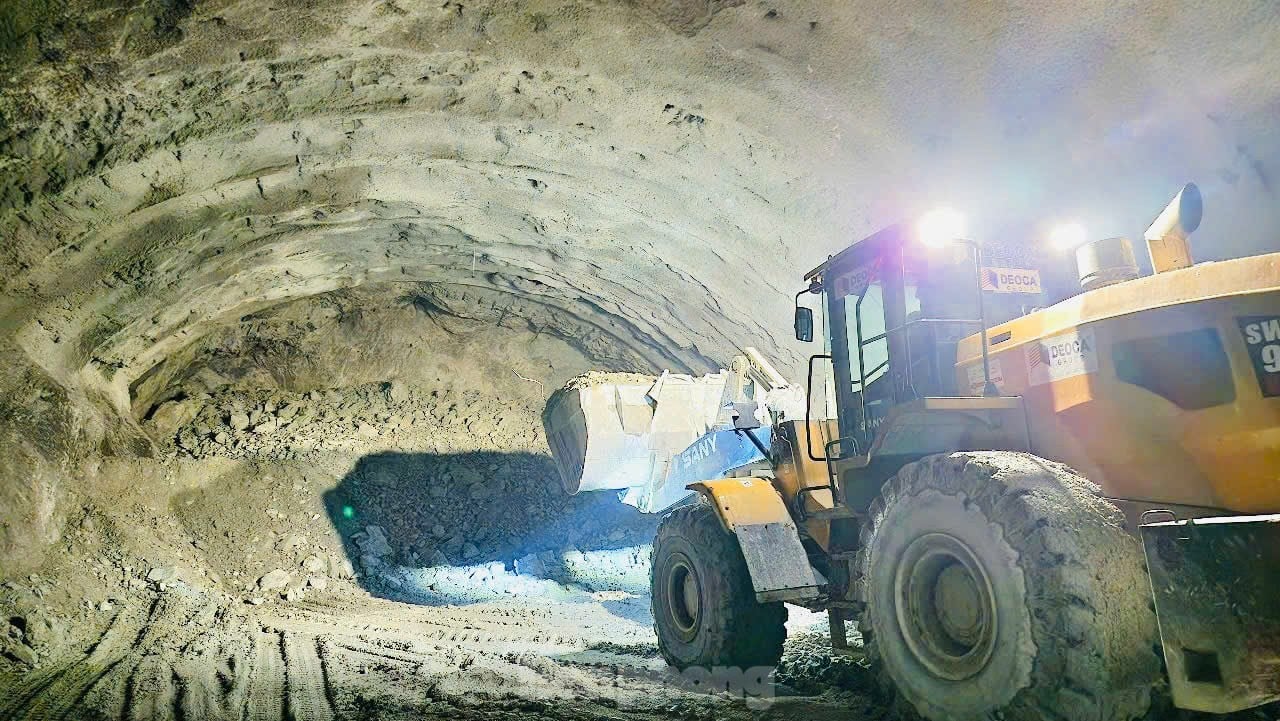 Sắp thông hầm xuyên núi dài nhất cao tốc Bắc - Nam ảnh 29