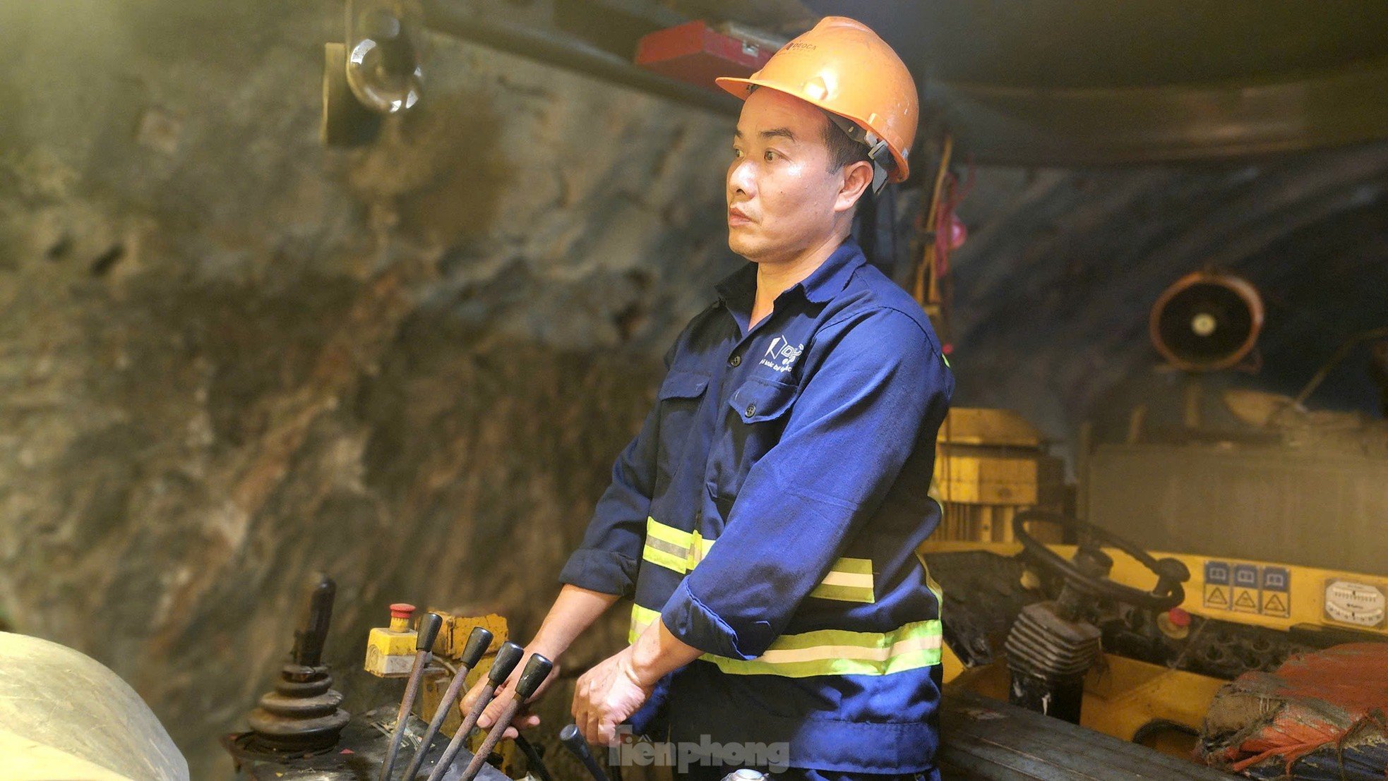 Sắp thông hầm xuyên núi dài nhất cao tốc Bắc - Nam ảnh 22