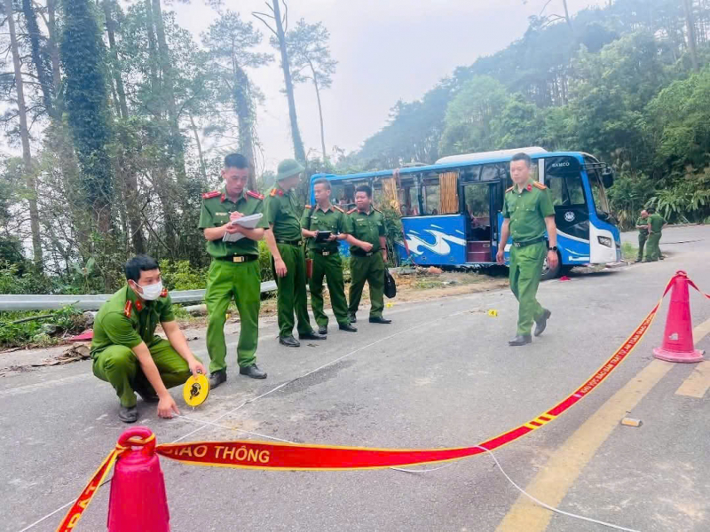 Danh tính các nạn nhân trong vụ lật xe khách trên Tam Đảo -0