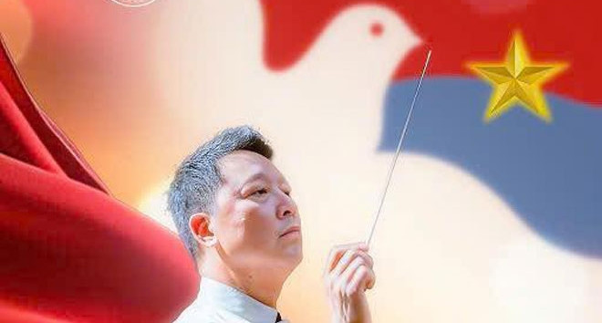 Dirigent Le Phi Phi dirigiert ein besonderes Konzert, das es in Vietnam noch nie gegeben hat