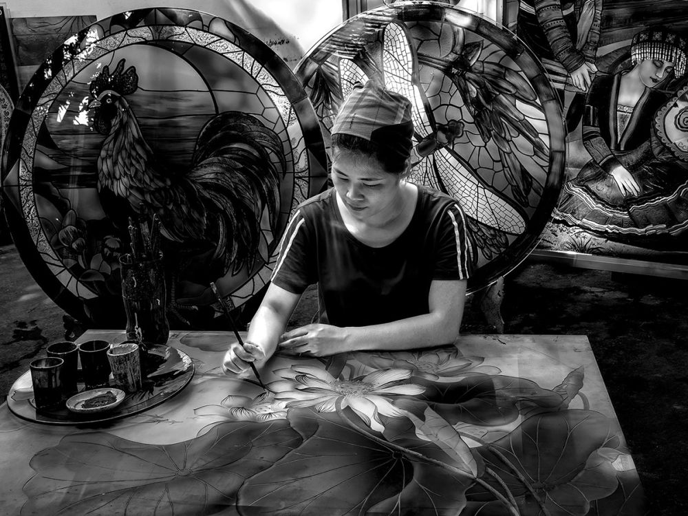 Glass painting. Photo: Dinh Thi Kim Lan