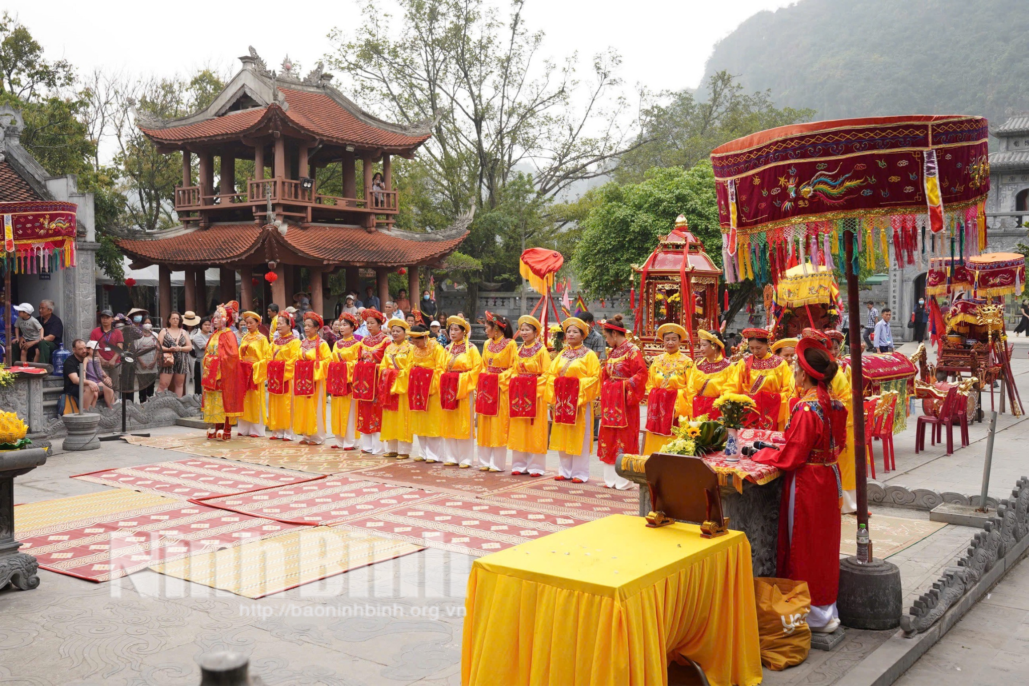 Rituel de sacrifice féminin au festival du temple Thai Vi.