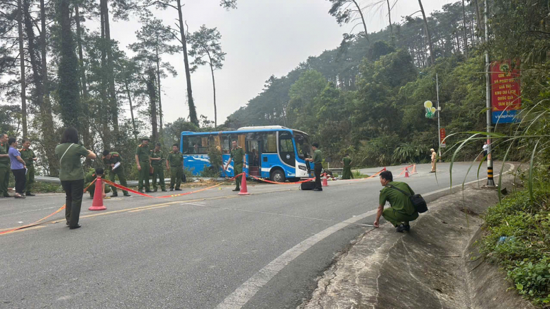 Thêm 1 nạn nhân tử vong trong vụ TNGT xe khách bị lật trên Tam Đảo -0