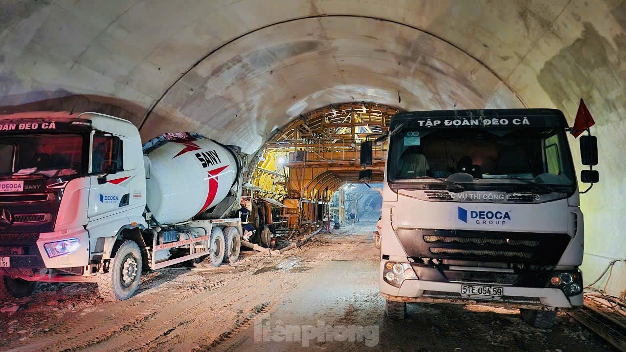 Sắp thông hầm xuyên núi dài nhất cao tốc Bắc - Nam ảnh 30