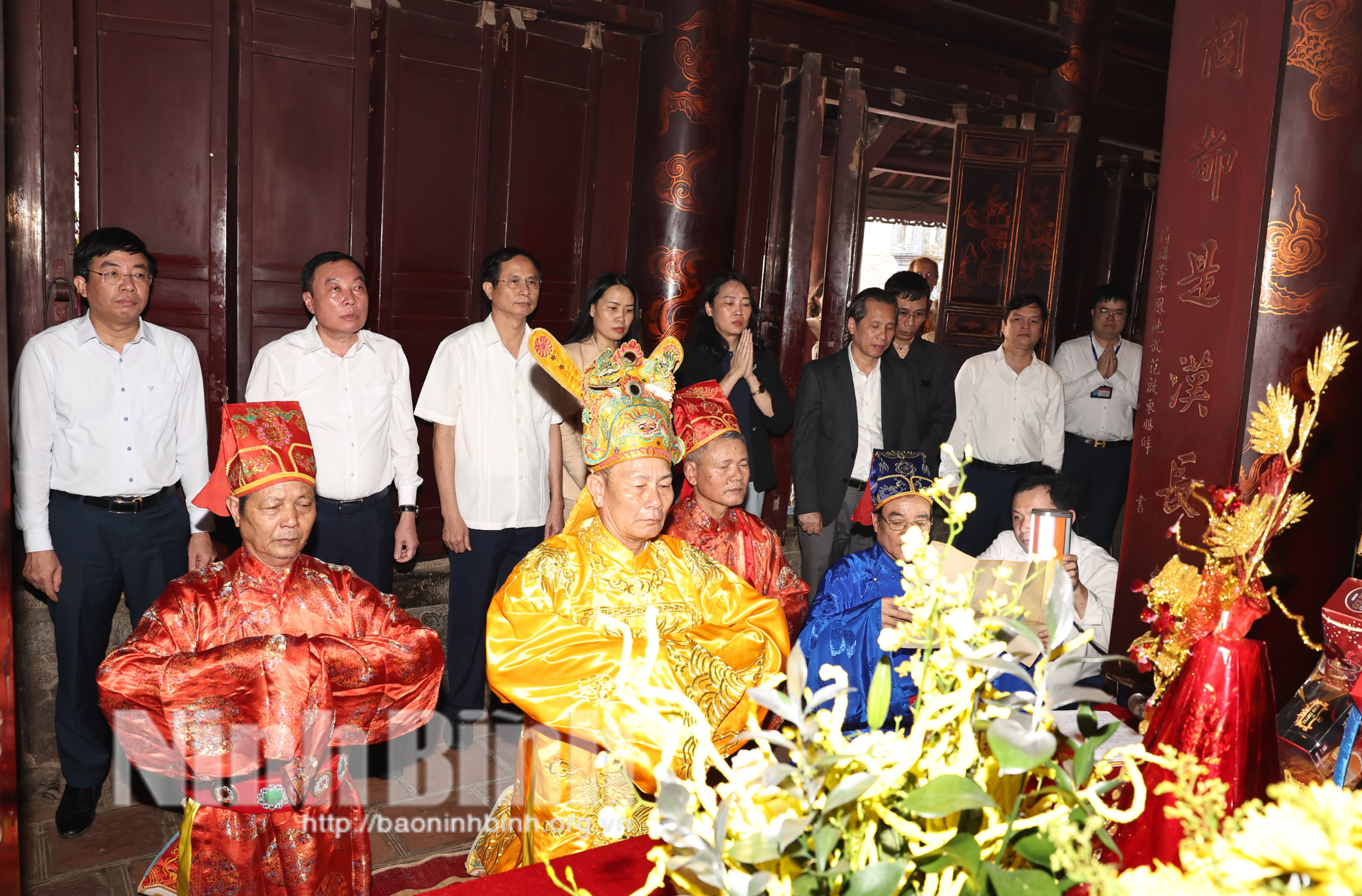 Hoa Lu Festival Organizing Committee performs Thanksgiving Ceremony at King Dinh Temple.