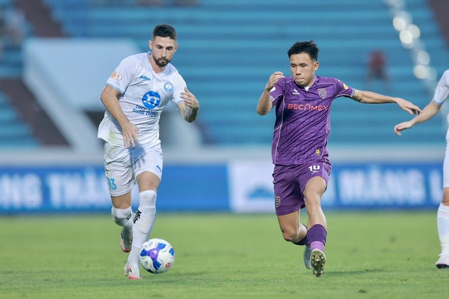 Classement de la V-League : Nam Dinh a gagné de manière spectaculaire pour consolider sa première place, Binh Duong a chuté - Photo 1.