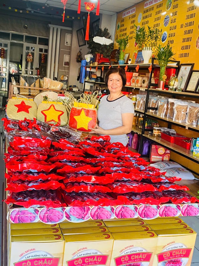 Cơn sốt mua áo cờ đỏ sao vàng mặc dịp lễ 30-4- Ảnh 6.