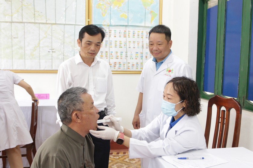 Khám và phát thuốc miễn phí cho hơn 200 gia đình chính sách tại tỉnh Quảng Trị.
