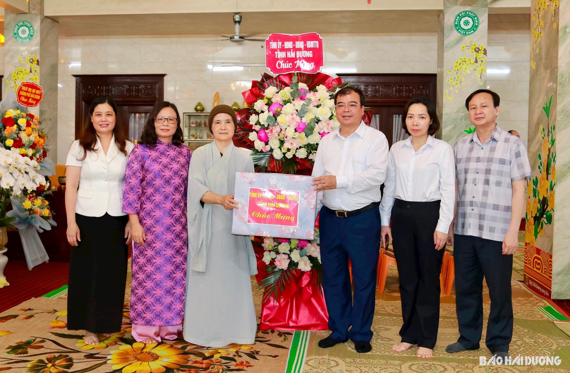 like-dieu-huong.jpg