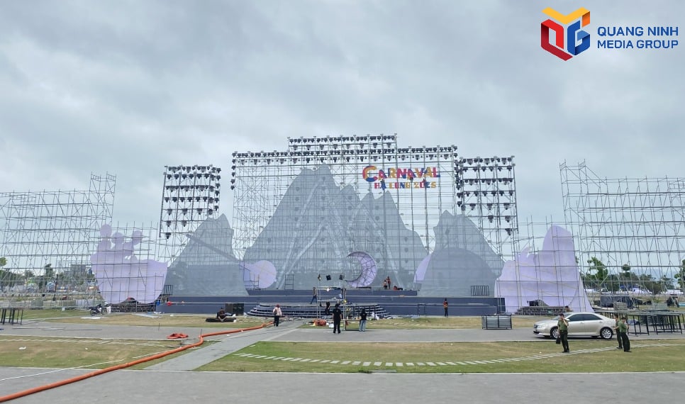  Sân khấu Carnaval Hạ Long 2025 đang được gấp rút hoàn thiện. 