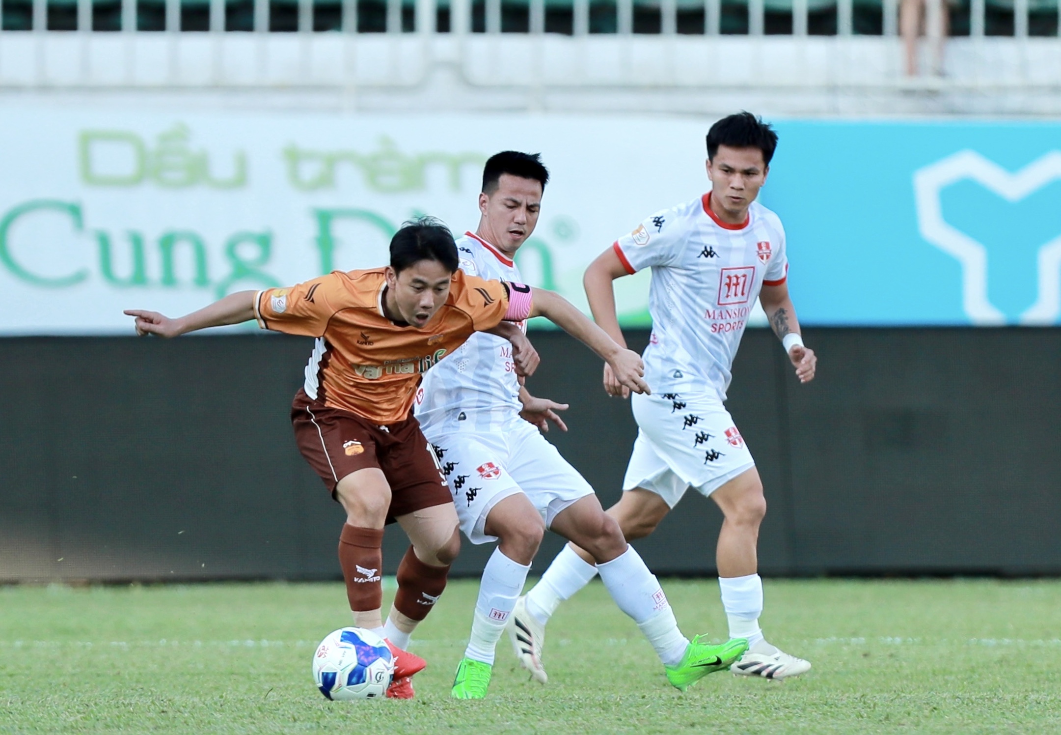 CLB Phú Thọ và cuộc đua trụ hạng khốc liệt ở V - League 2024 - 2025 - Ảnh 2.