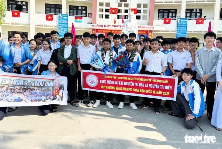 Anh em song sinh kể hành trình 'gặt vàng' kỳ thi Olympic giao lưu toán quốc tế - Ảnh 3.