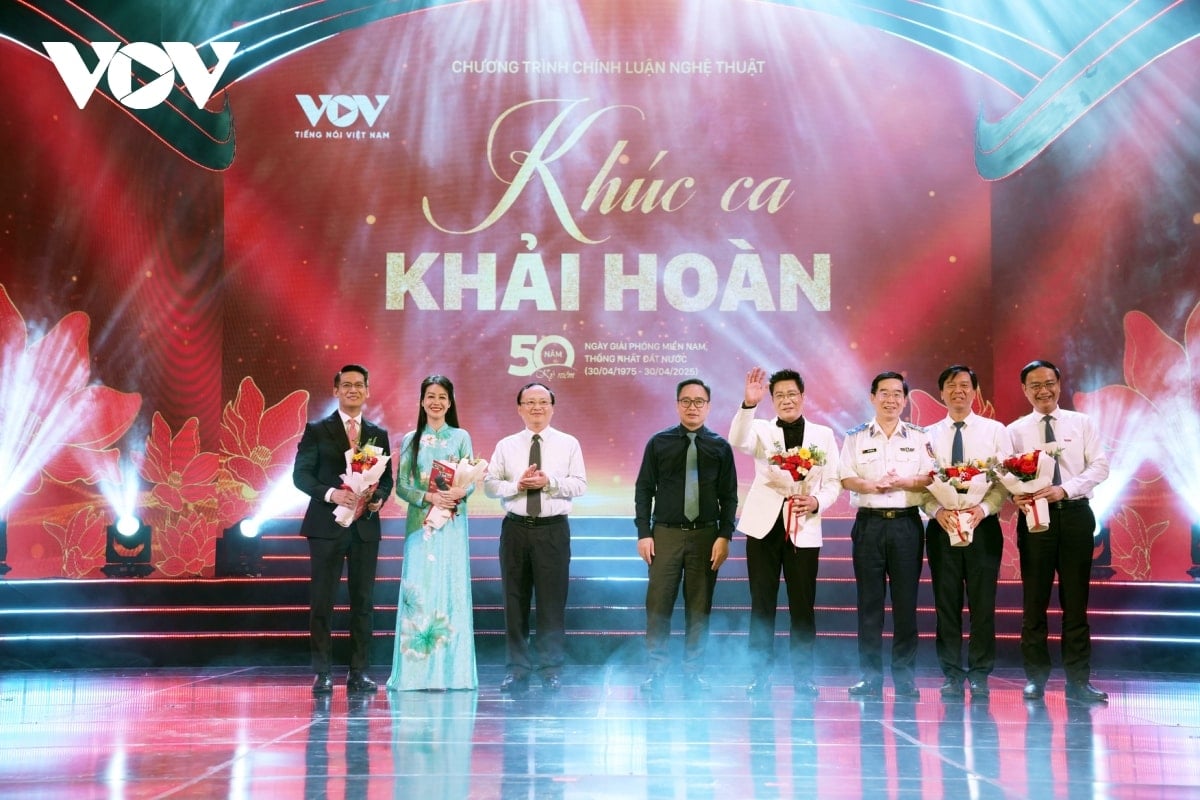 toan canh chuong trinh chinh luan nghe thuat khuc ca khai hoan hinh anh 17
