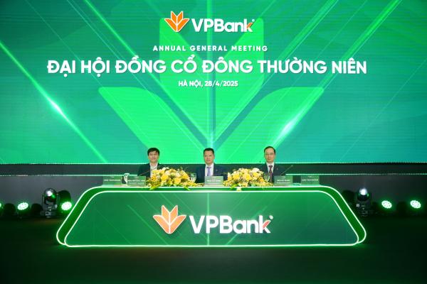 Совет директоров VPBank отвечает на вопросы акционеров на годовом общем собрании акционеров 2025 года