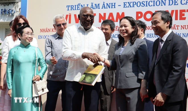 ttxvn-trien-lam-anh-viet-nam-cuba.jpg