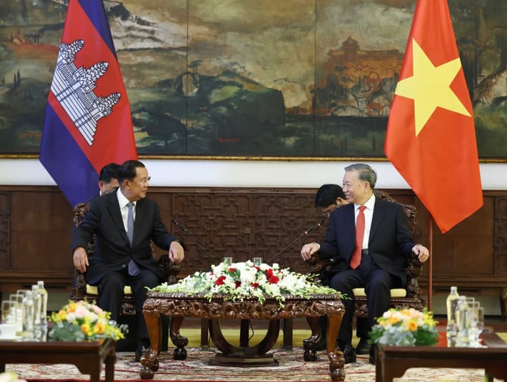 Tổng Bí thư Tô Lâm hội kiến Chủ tịch Đảng Nhân dân Campuchia Hun Sen. Ảnh: Thống Nhất – TTXVN