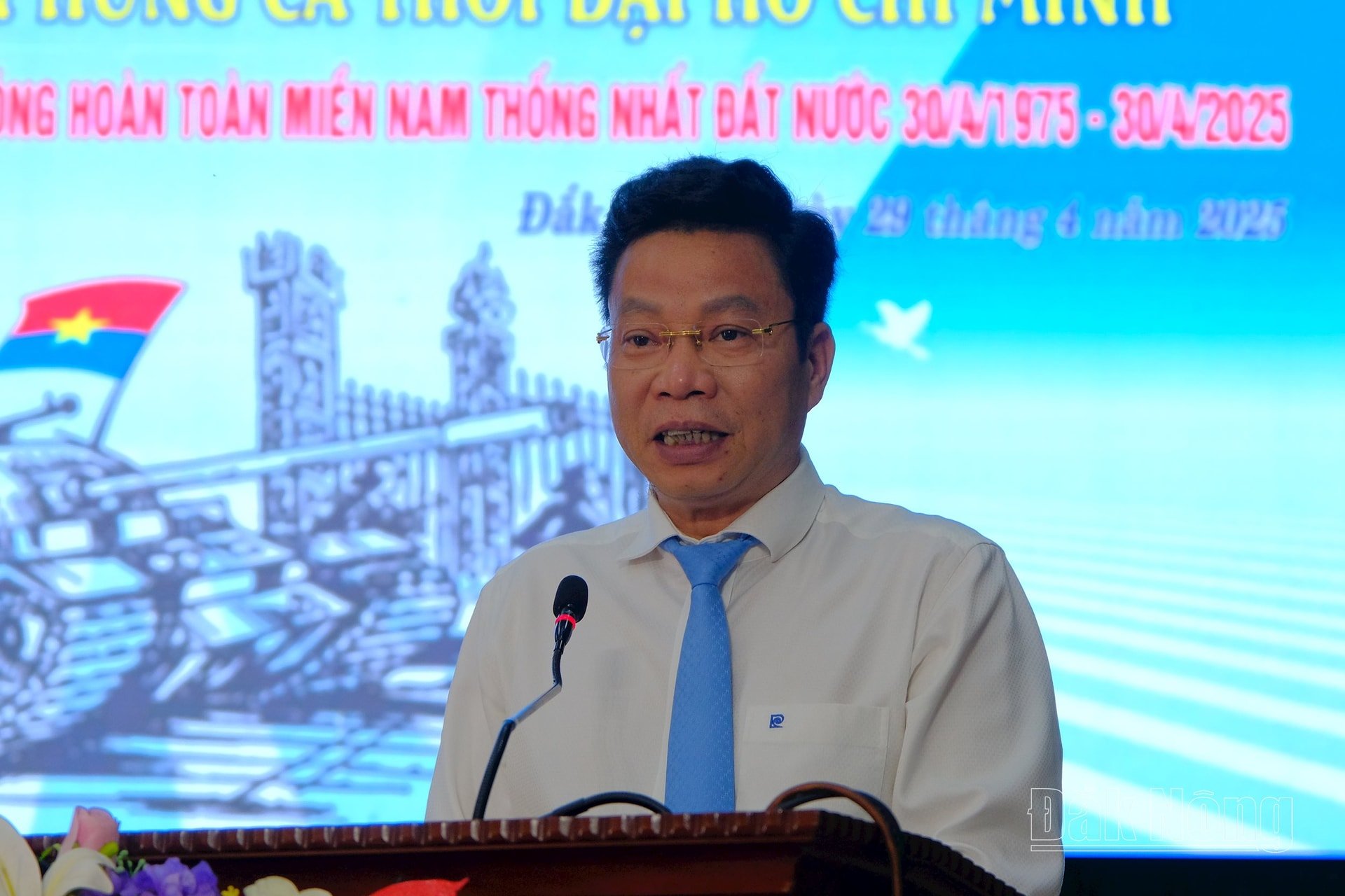 Đồng chí Lưu Văn Trung, Phó Bí thư Thường trực Tỉnh ủy, Chủ tịch HĐND tỉnh phát biểu tại chương trình
