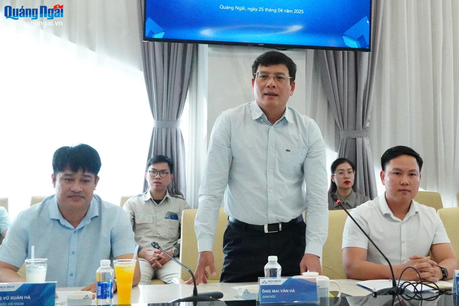 Los líderes de Hoa Phat Dung Quat Steel Joint Stock Company propusieron una serie de problemas relacionados con los proyectos en los que la empresa invierte en la Zona Económica de Dung Quat.