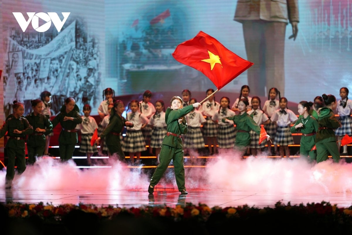 toan canh chuong trinh chinh luan nghe thuat khuc ca khai hoan hinh anh 11