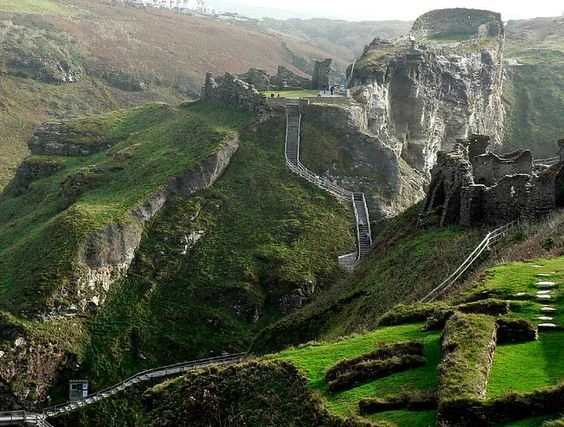 lau-dai-tintagel-hon-dao-cangrejo-rey-arthur.webp
