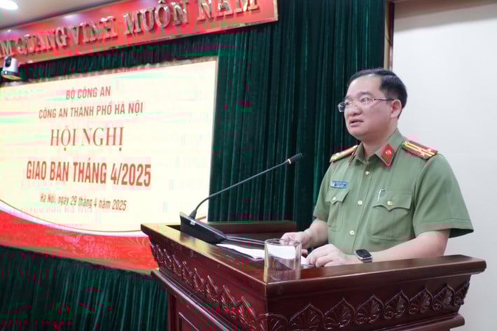 Trưởng Phòng Tham mưu Thượng tá Đoàn Đức Thắng báo cáo kết quả công tác tháng 4.2025
