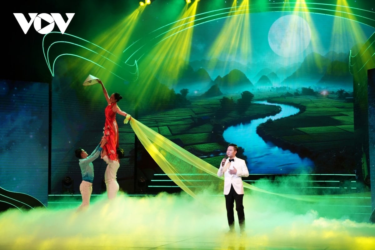 toan canh chuong trinh chinh luan nghe thuat khuc ca khai hoan hinh anh 7