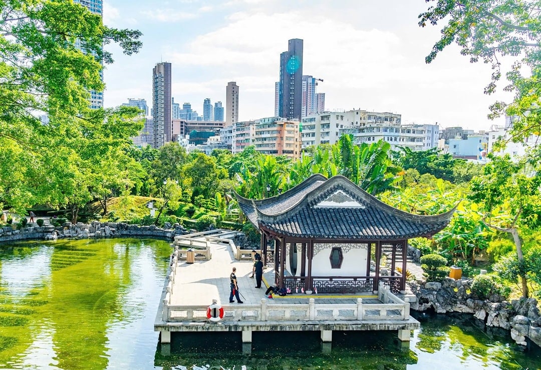 two-destinations-of-yen-binh-in-hong-kong-2.jpg