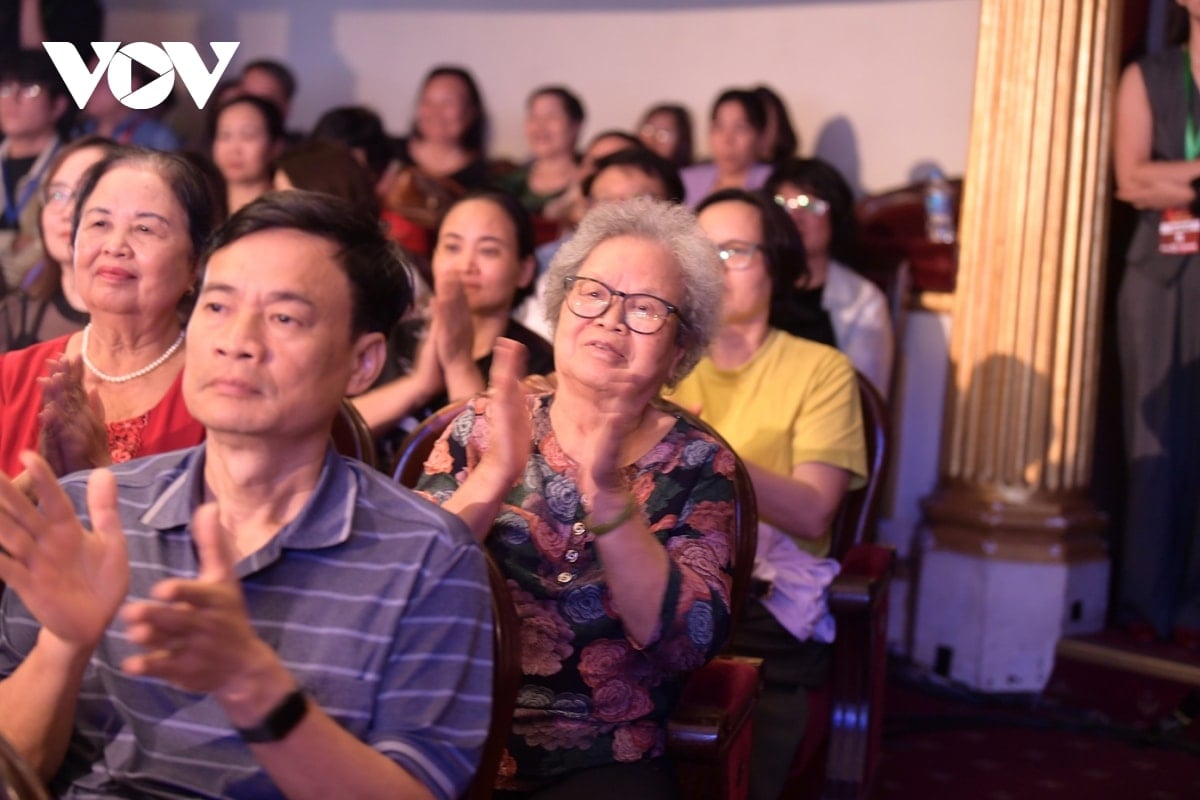 toan canh chuong trinh chinh luan nghe thuat khuc ca khai hoan hinh anh 19