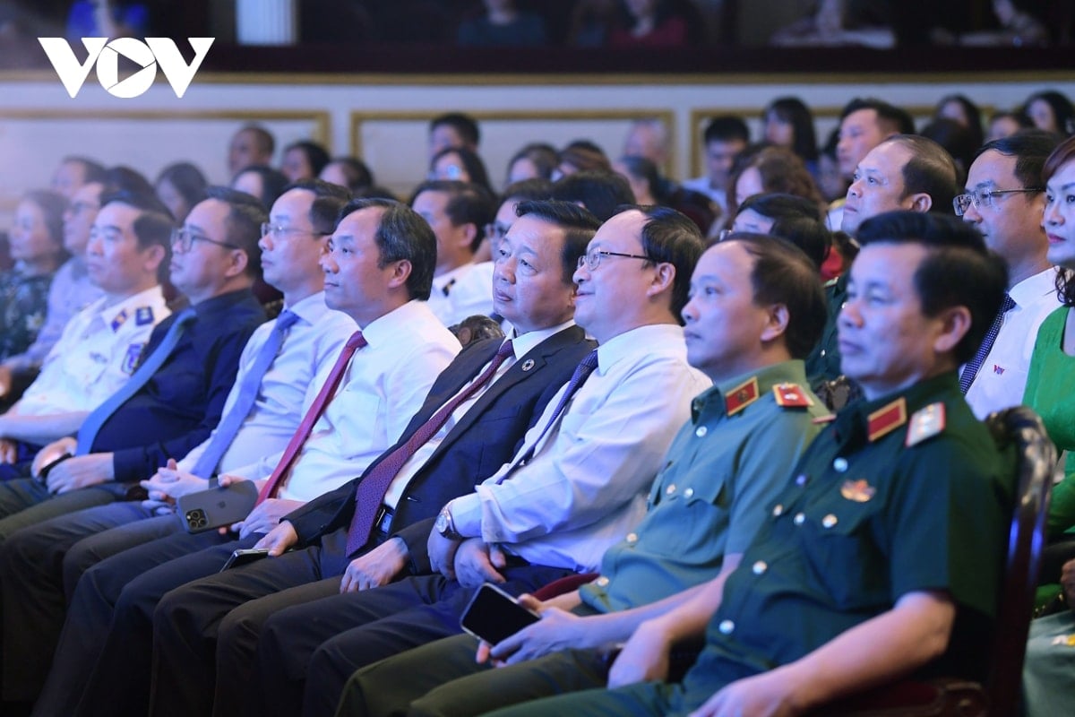 toan canh chuong trinh chinh luan nghe thuat khuc ca khai hoan hinh anh 2