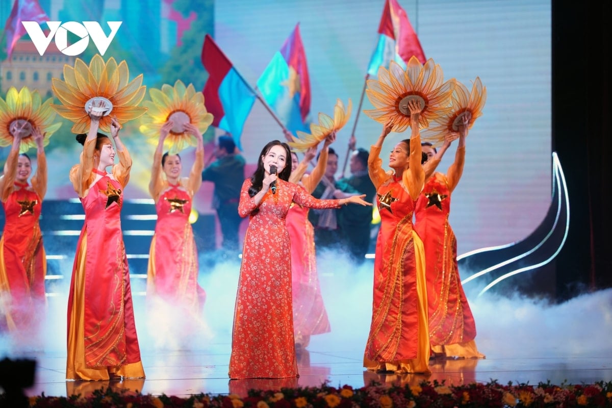 toan canh chuong trinh chinh luan nghe thuat khuc ca khai hoan hinh anh 12