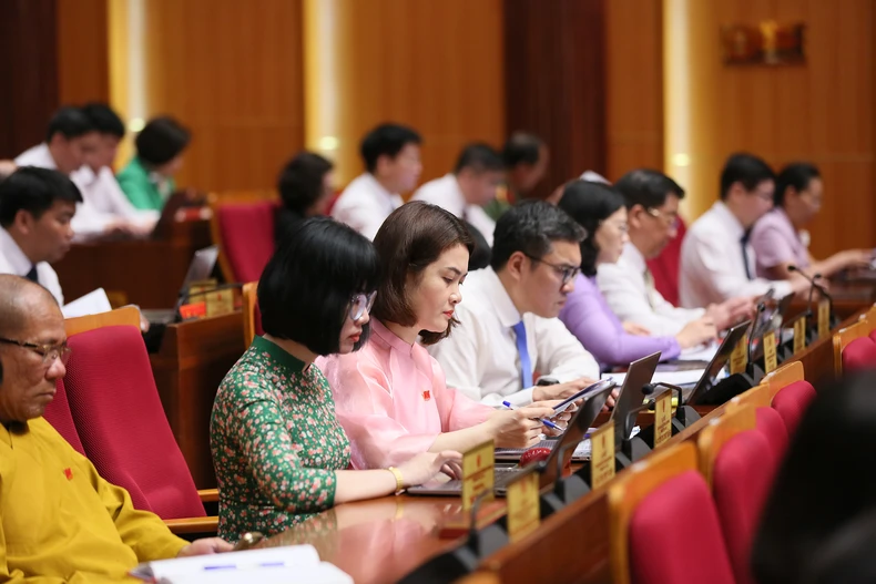 ខេត្ត Quang Ninh អនុម័ត​ដំណោះស្រាយ​លើ​ការ​រៀបចំ​អង្គភាព​រដ្ឋបាល​ថ្នាក់​ឃុំ​ឡើងវិញ​រូបថត​ទី​៣