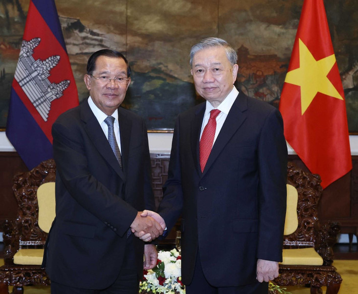 Tổng Bí thư Tô Lâm hội kiến Chủ tịch Đảng Nhân dân Campuchia Hun Sen. Ảnh: Thống Nhất – TTXVN