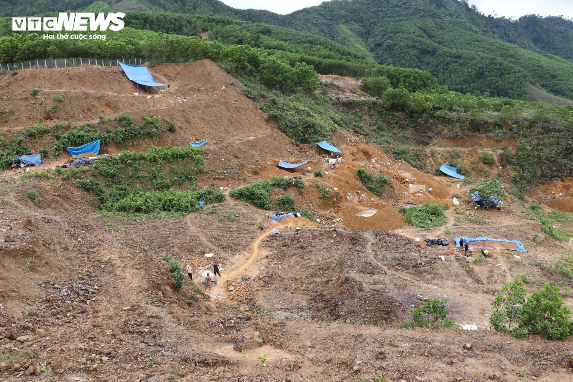 Bong Mieu Gold Mining Capital Closes But Illegal Gold Miners Continue 