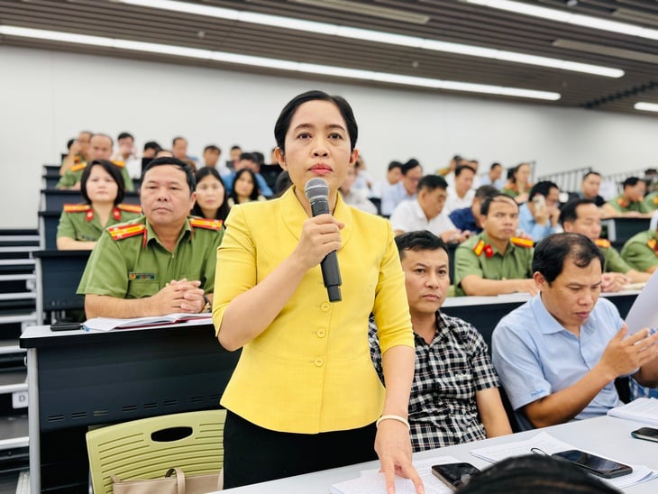 Đề thi tốt nghiệp THPT 2025 chỉ in trên 1 tờ giấy, một phòng có thí sinh thi nhiều môn - Ảnh 1.