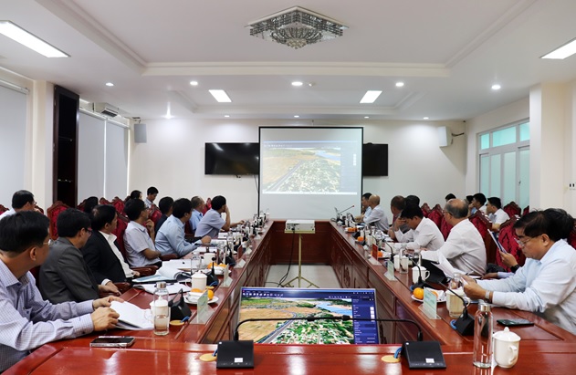 Lãnh đạo 2 tỉnh Phú Yên và Đắk Lắk làm việc về nâng cấp, mở rộng Quốc lộ 29. Ảnh: Mỹ Luận.