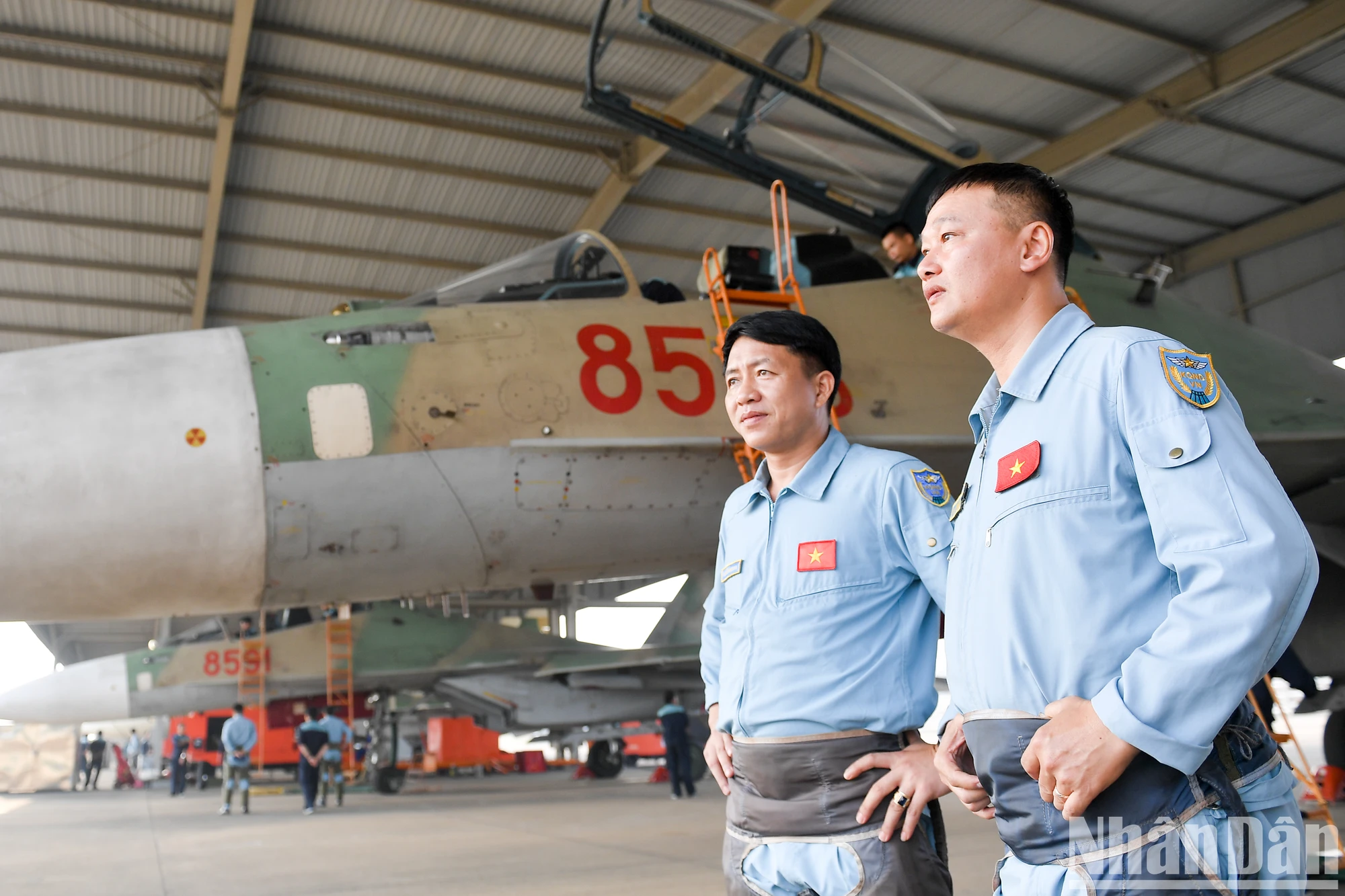 [Ảnh] "Hổ mang chúa" Su-30MK2 hoàn thành nhiệm vụ vinh quang ngày 30/4 ảnh 4