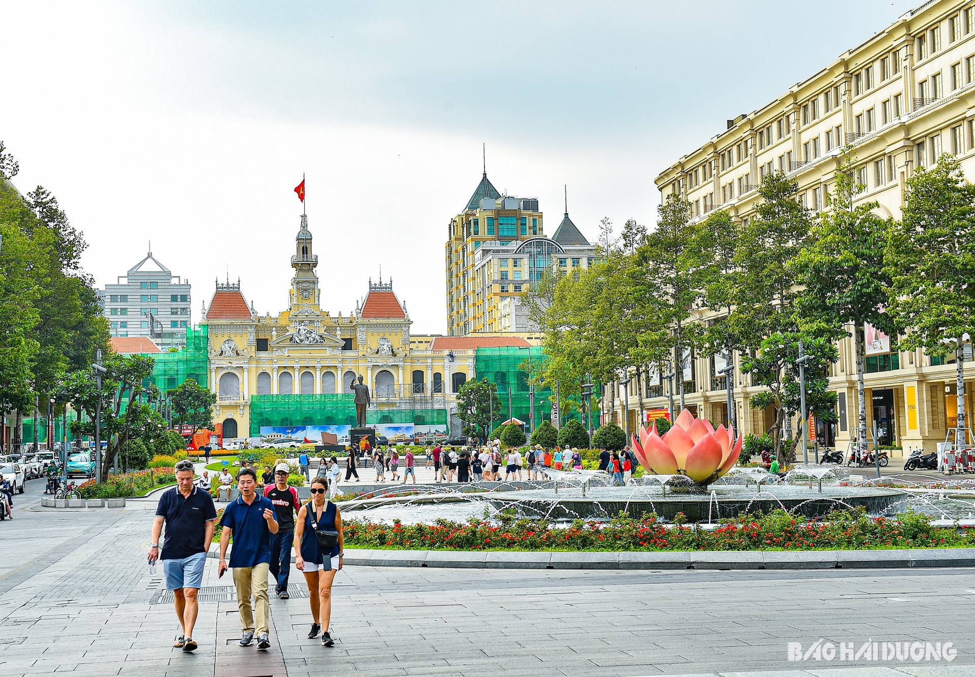 pho-di-bo-nguyen-hue.jpg