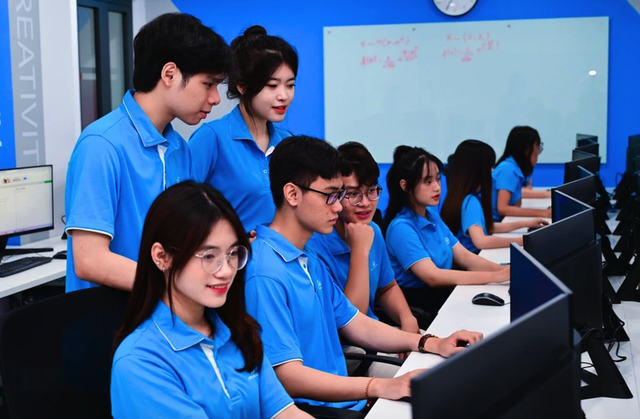 Trường ĐH tung học bổng 