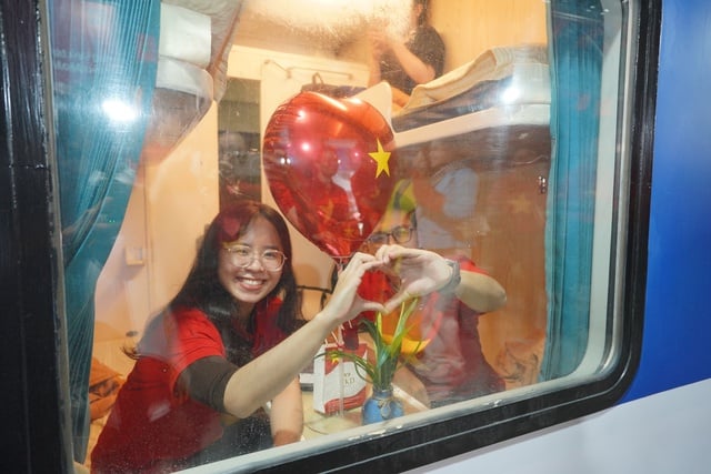'Đoàn tàu Thống Nhất' đặc biệt khởi hành, kỷ niệm 50 năm đất nước thống nhất- Ảnh 2.
