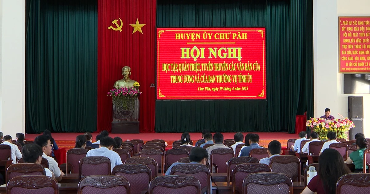 Cán bộ chủ chốt huyện Chư Păh học tập, quán triệt các văn bản của Đảng