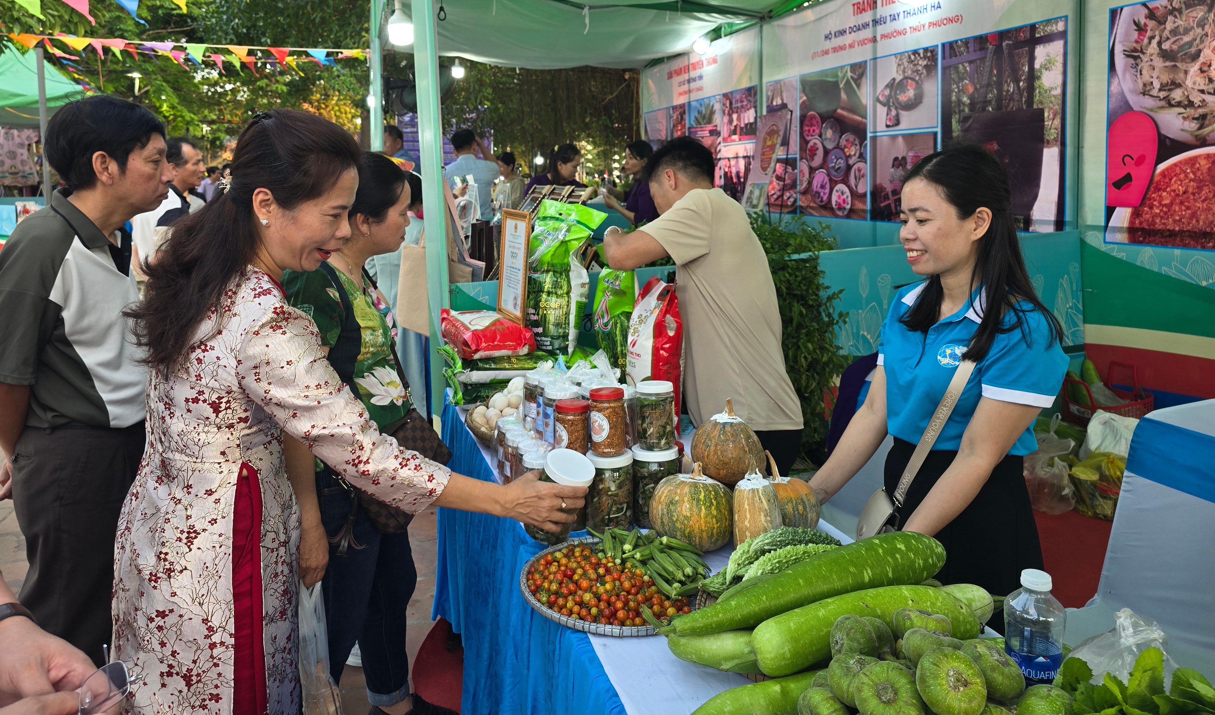 Khai mạc “Chợ quê ngày hội” và “Đưa hàng Việt về nông thôn”