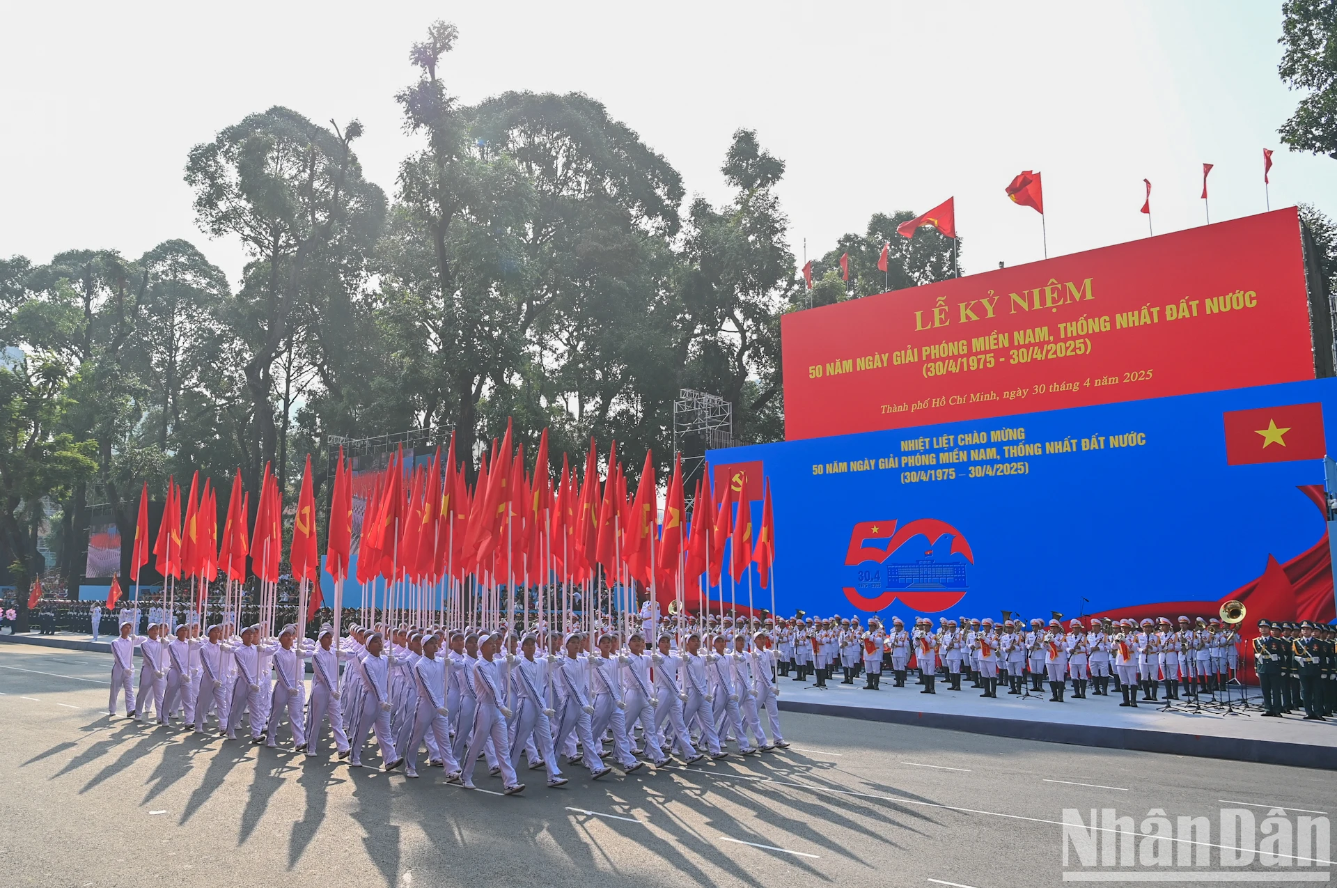 [Ảnh] Toàn cảnh lễ diễu binh, diễu hành kỷ niệm 50 năm Giải phóng miền nam, thống nhất đất nước ảnh 10
