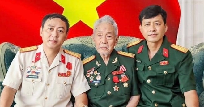 Chi Pu kể về ông nội Đại tá trực chiến cùng Đại tướng Võ Nguyên Giáp ngày 30/4/1975
