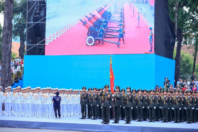 [Ảnh] Lễ diễu binh, diễu hành kỷ niệm 50 năm thống nhất đất nước